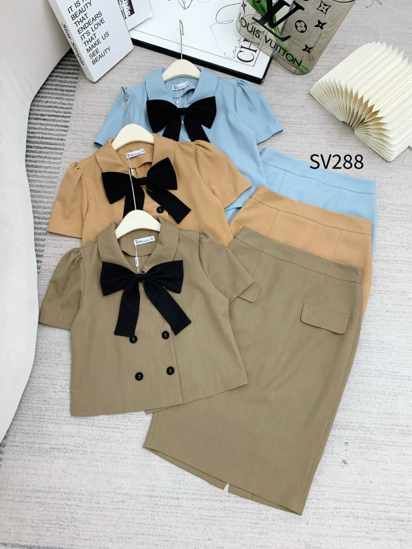 SV288 set váy cúc đen kèm nơ đen