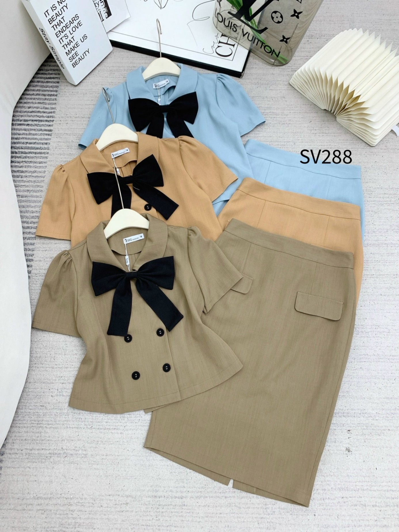 SV288 set váy cúc đen kèm nơ đen