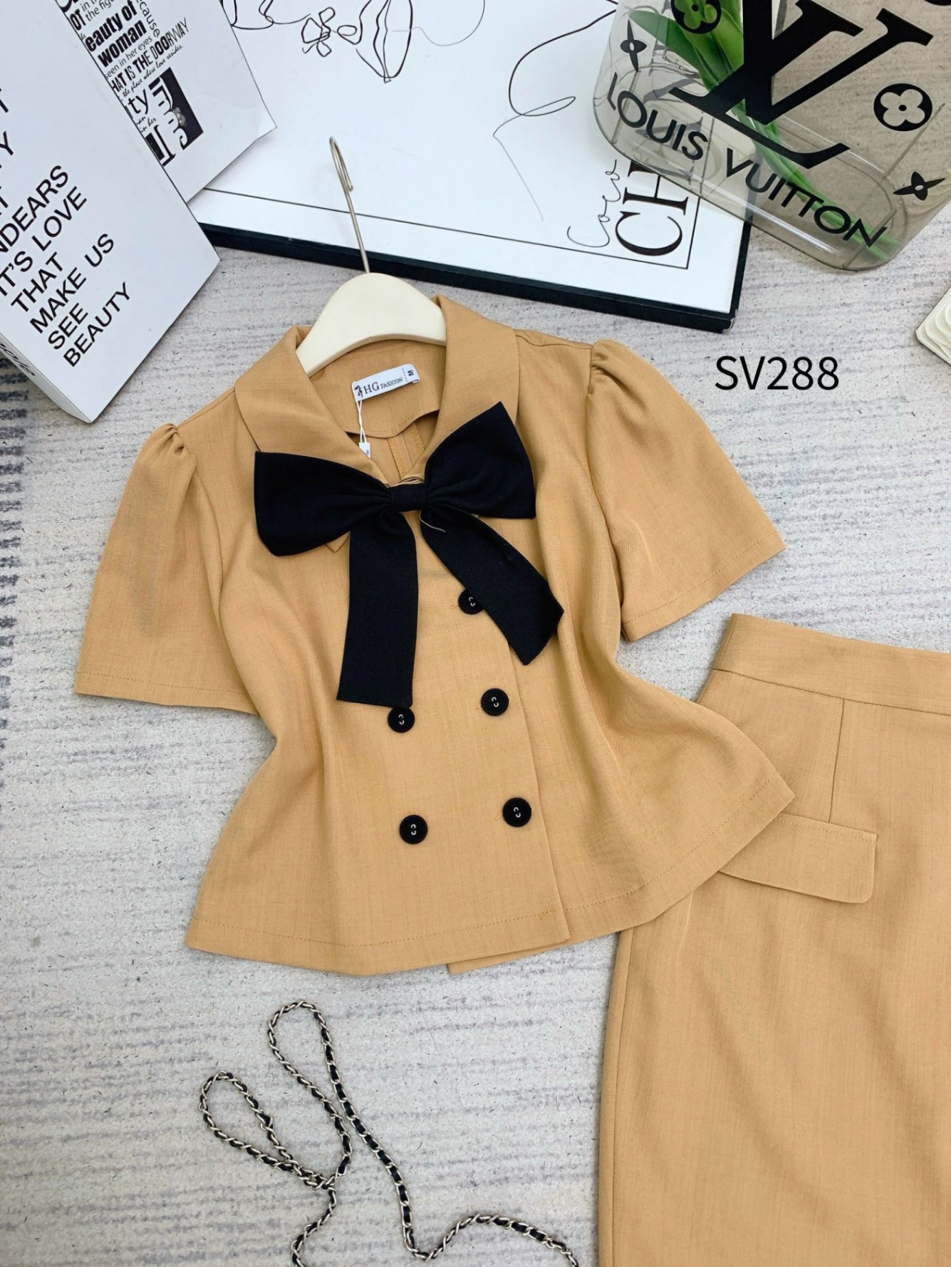 SV288 set váy cúc đen kèm nơ đen