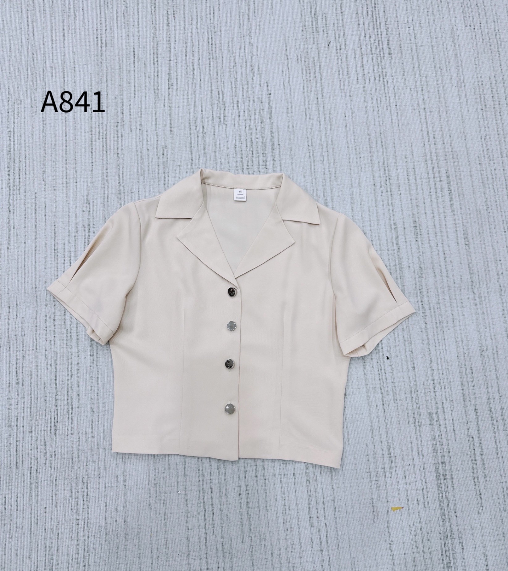 A841 áo ngắn tay cổ vest cúc bạc