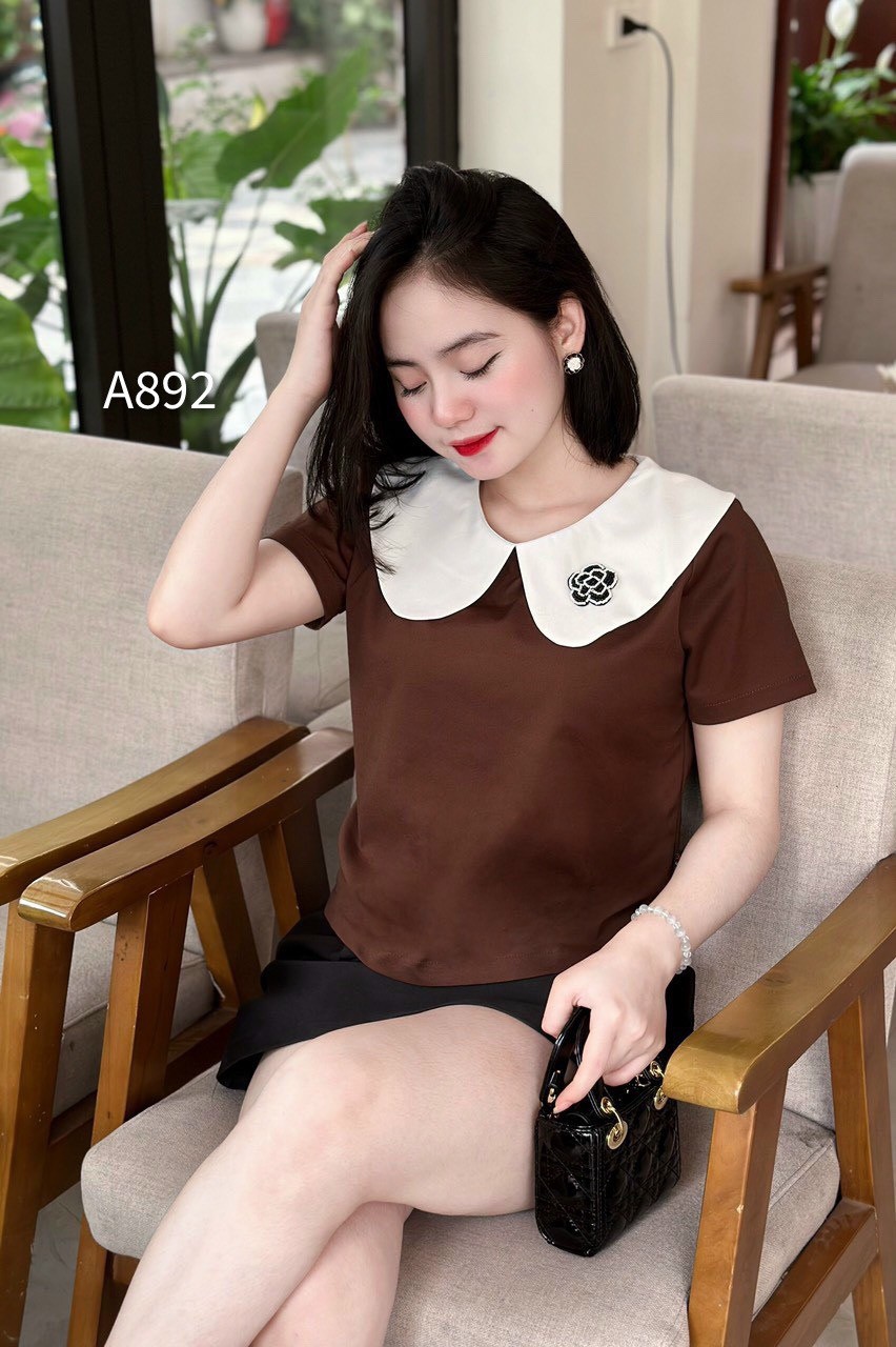 A892 áo cổ tròn tag hoa