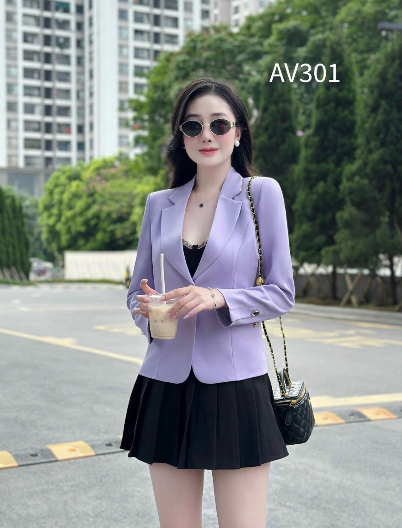 AV301 Áo vest cổ K cúc vàng