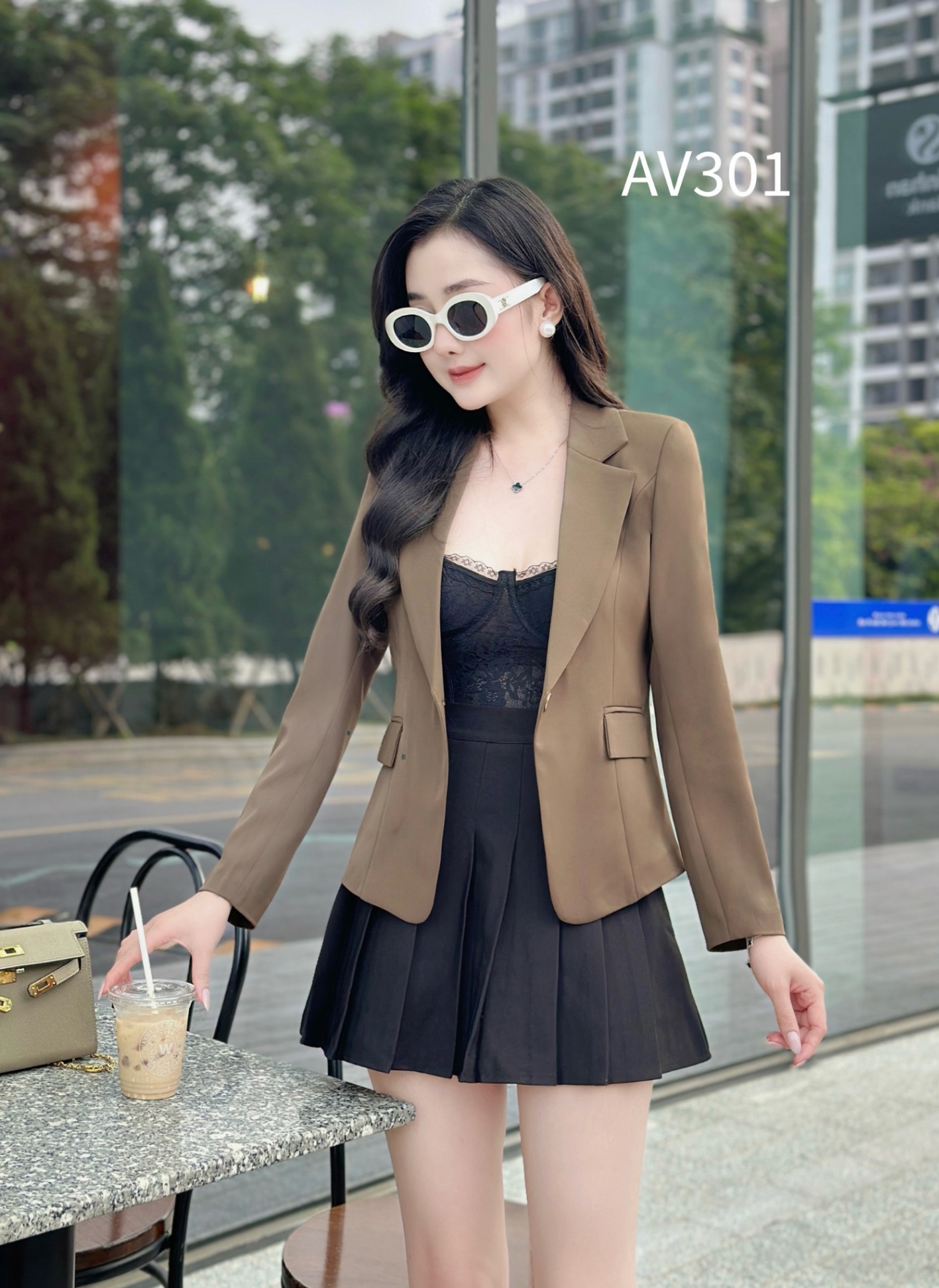 AV301 Áo vest cổ K cúc vàng