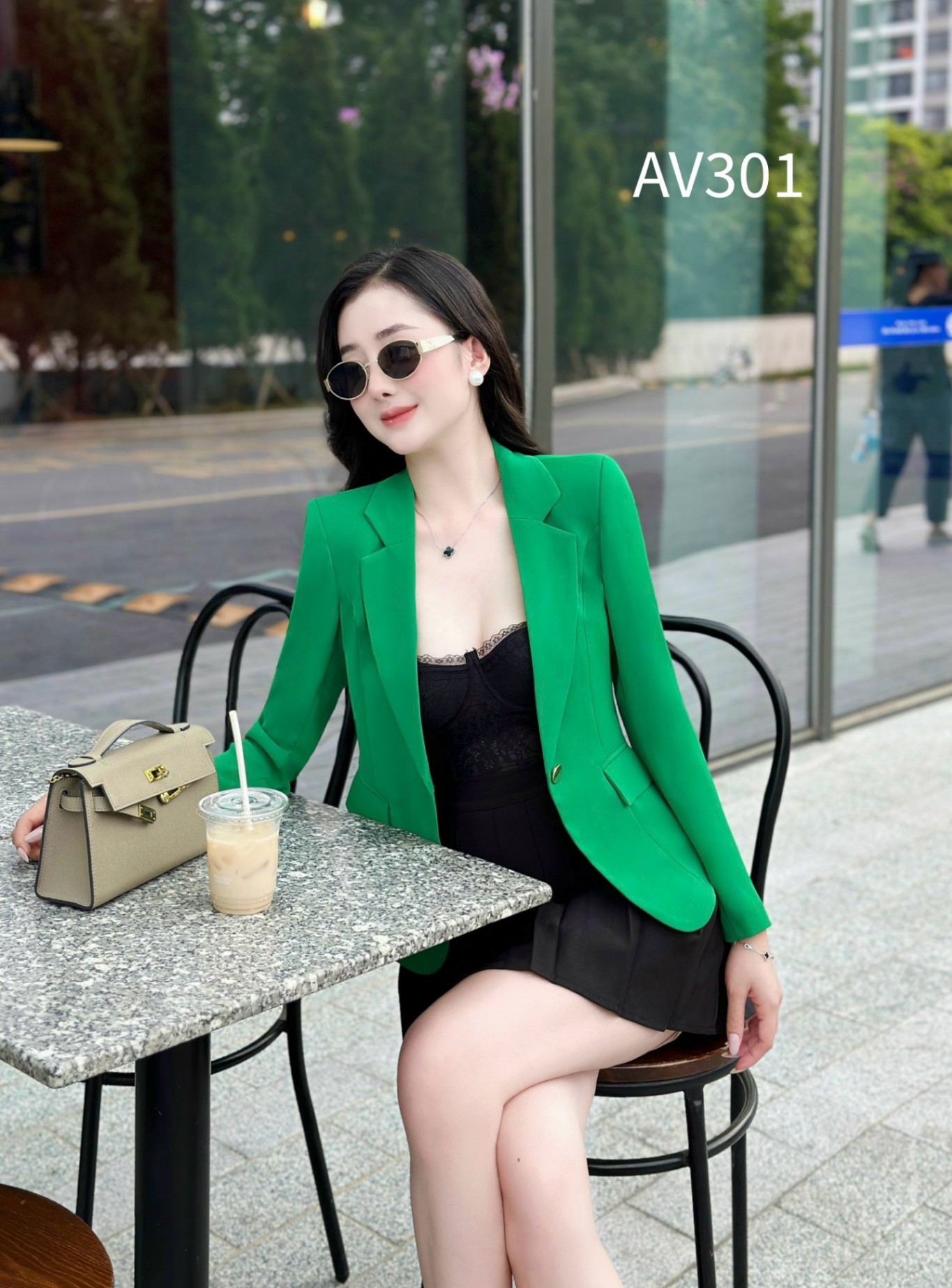 AV301 Áo vest cổ K cúc vàng