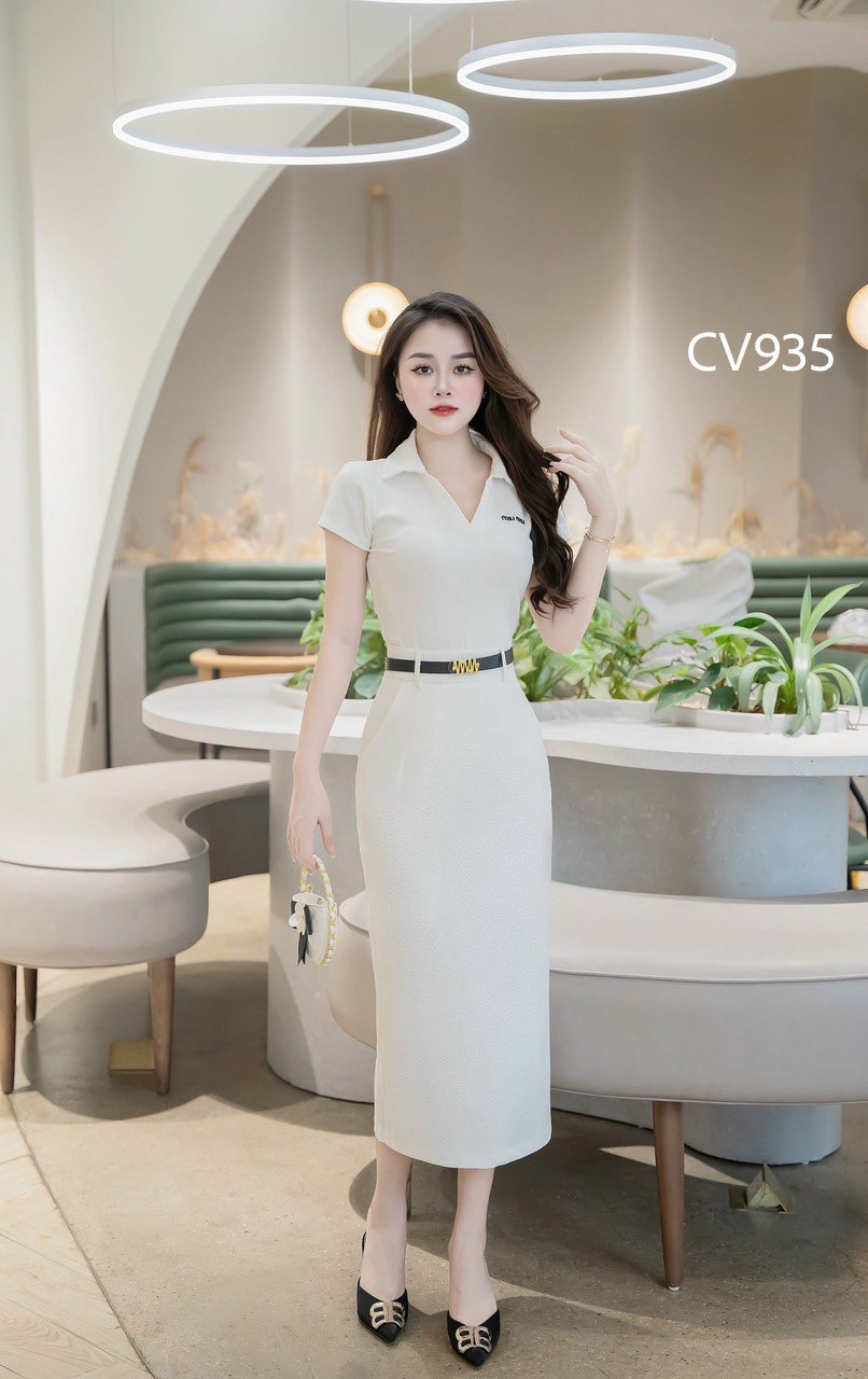 CV935 Chân váy xẻ sau kèm đai