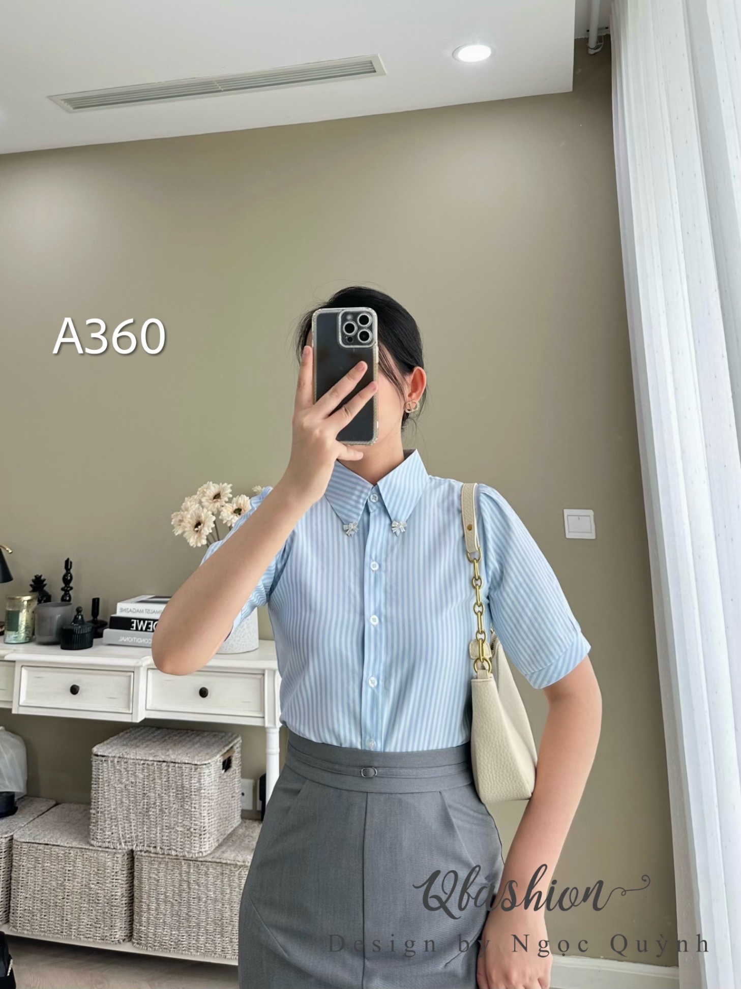 A360 Áo sơ mi kẻ cổ nhọn đính nơ