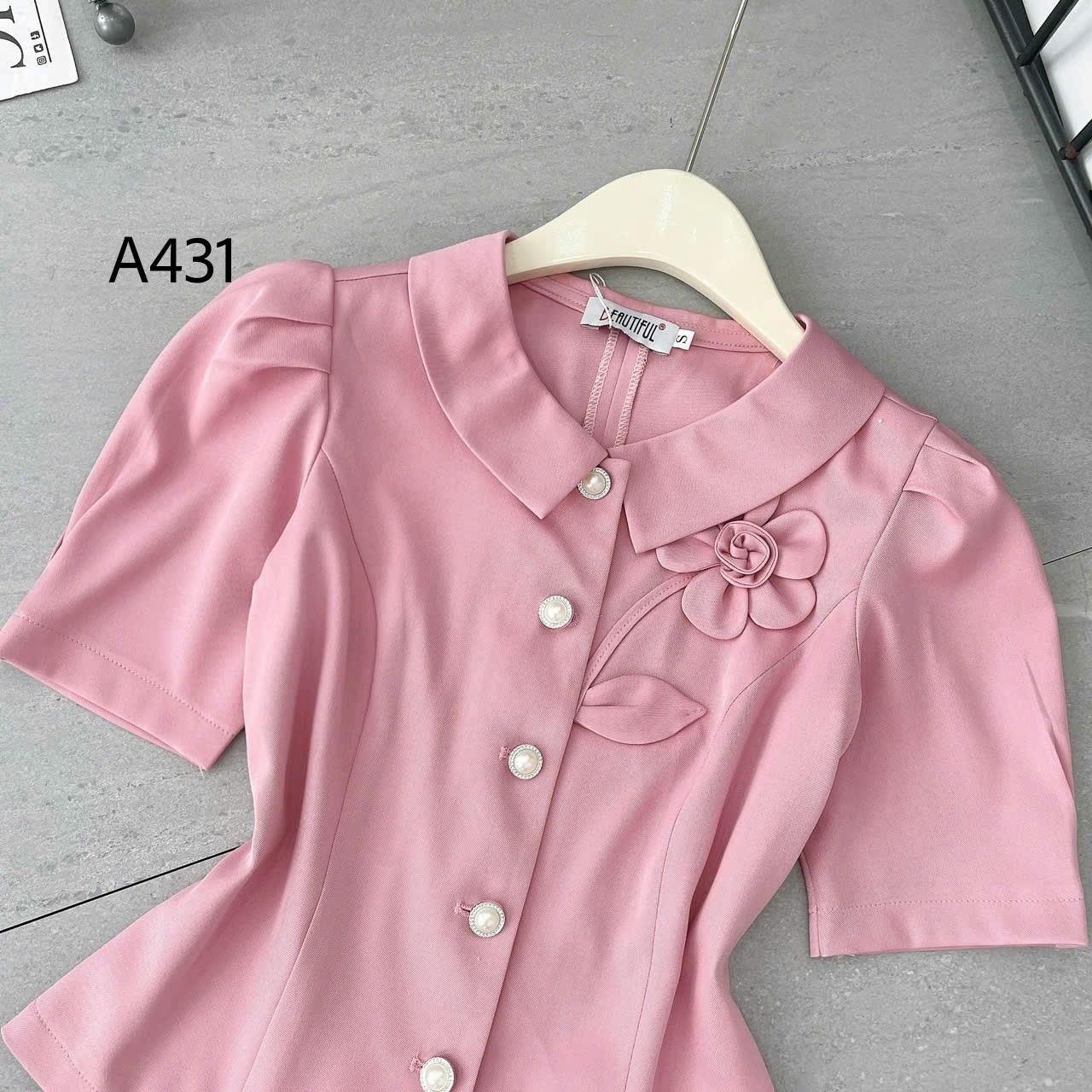 A431 áp peplum gắn hoa