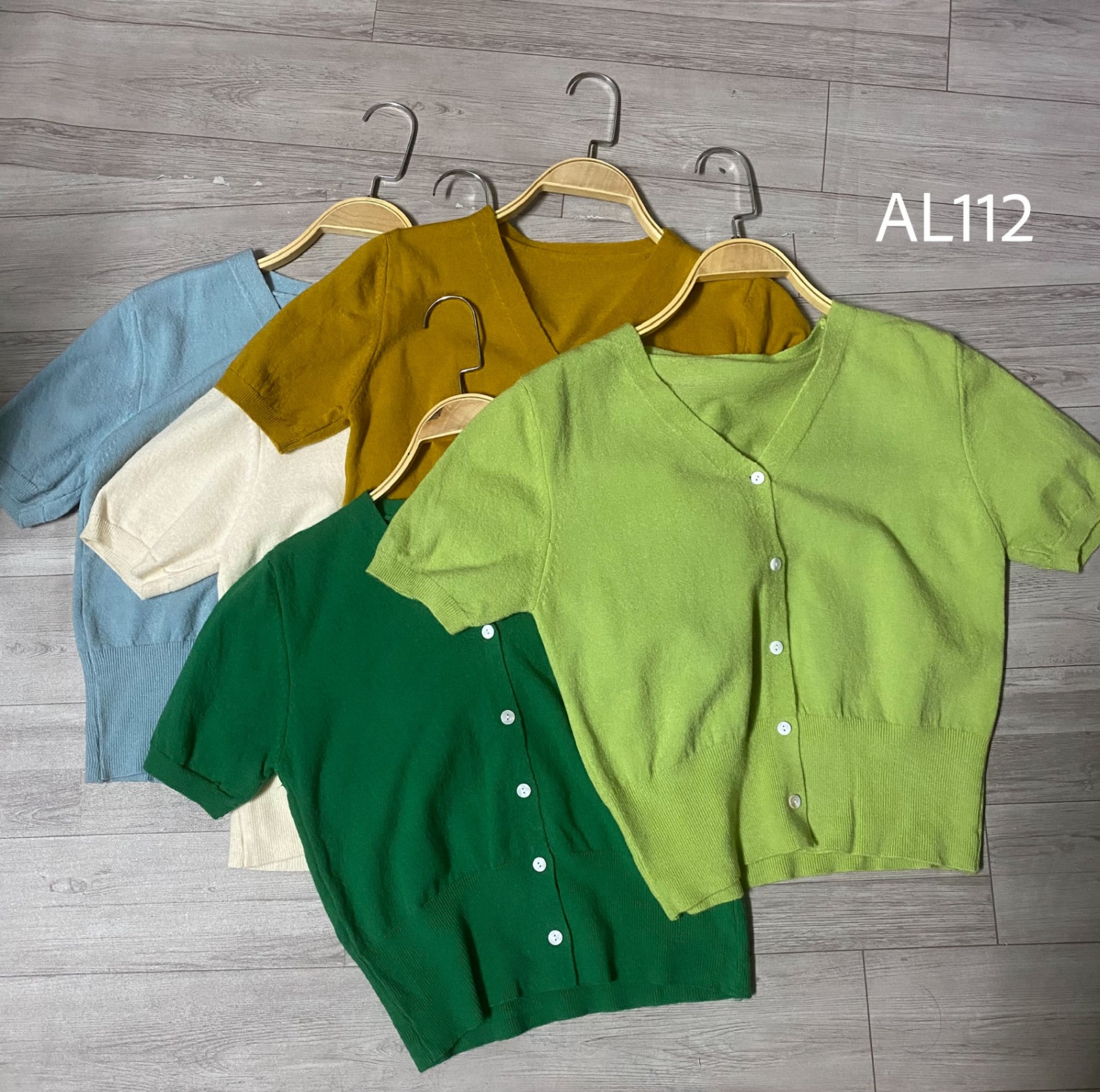 AL112 len cardigan ngắn tay cúc trắng