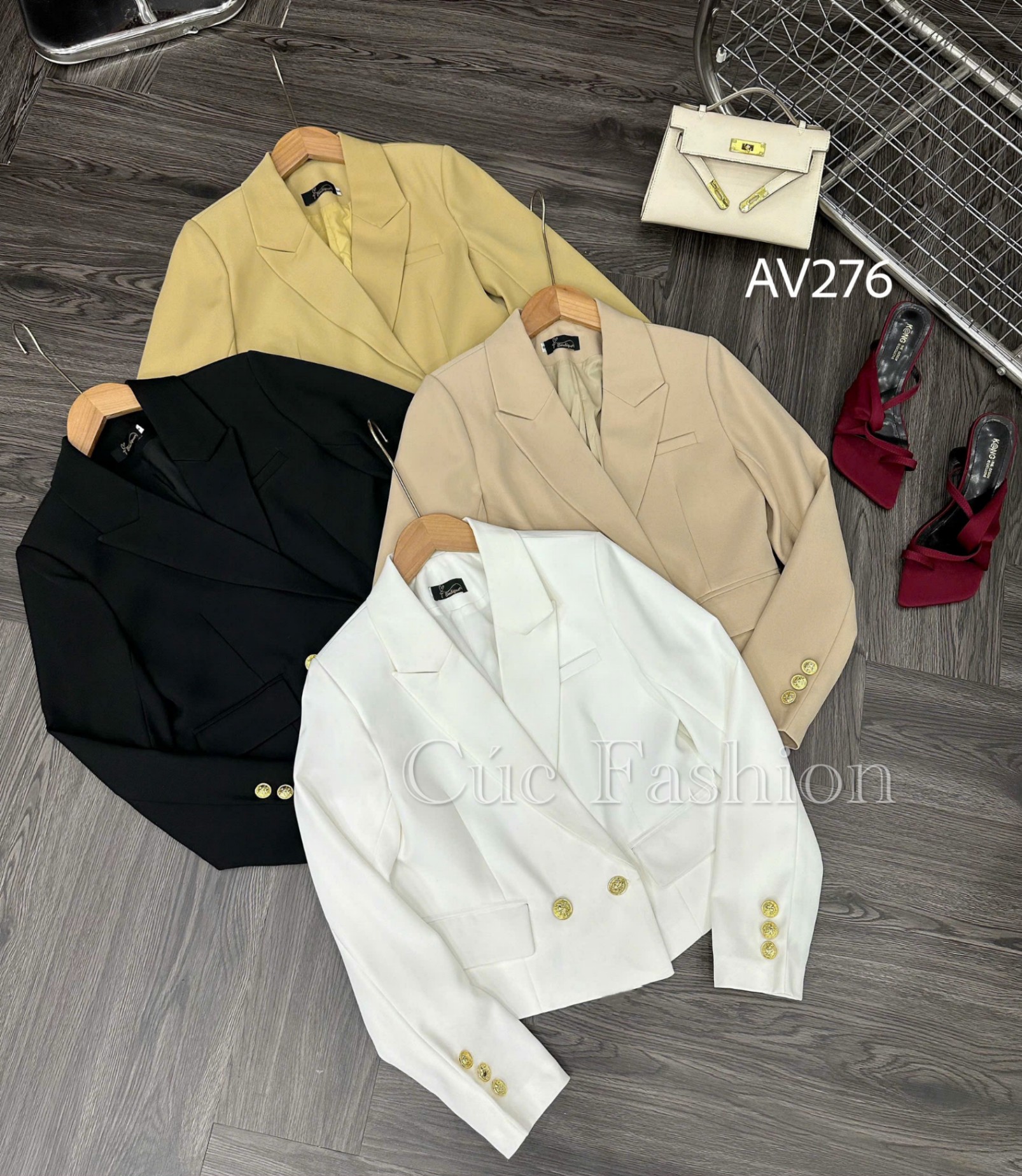 AV276 vest lỡ cổ vếch cúc vàng