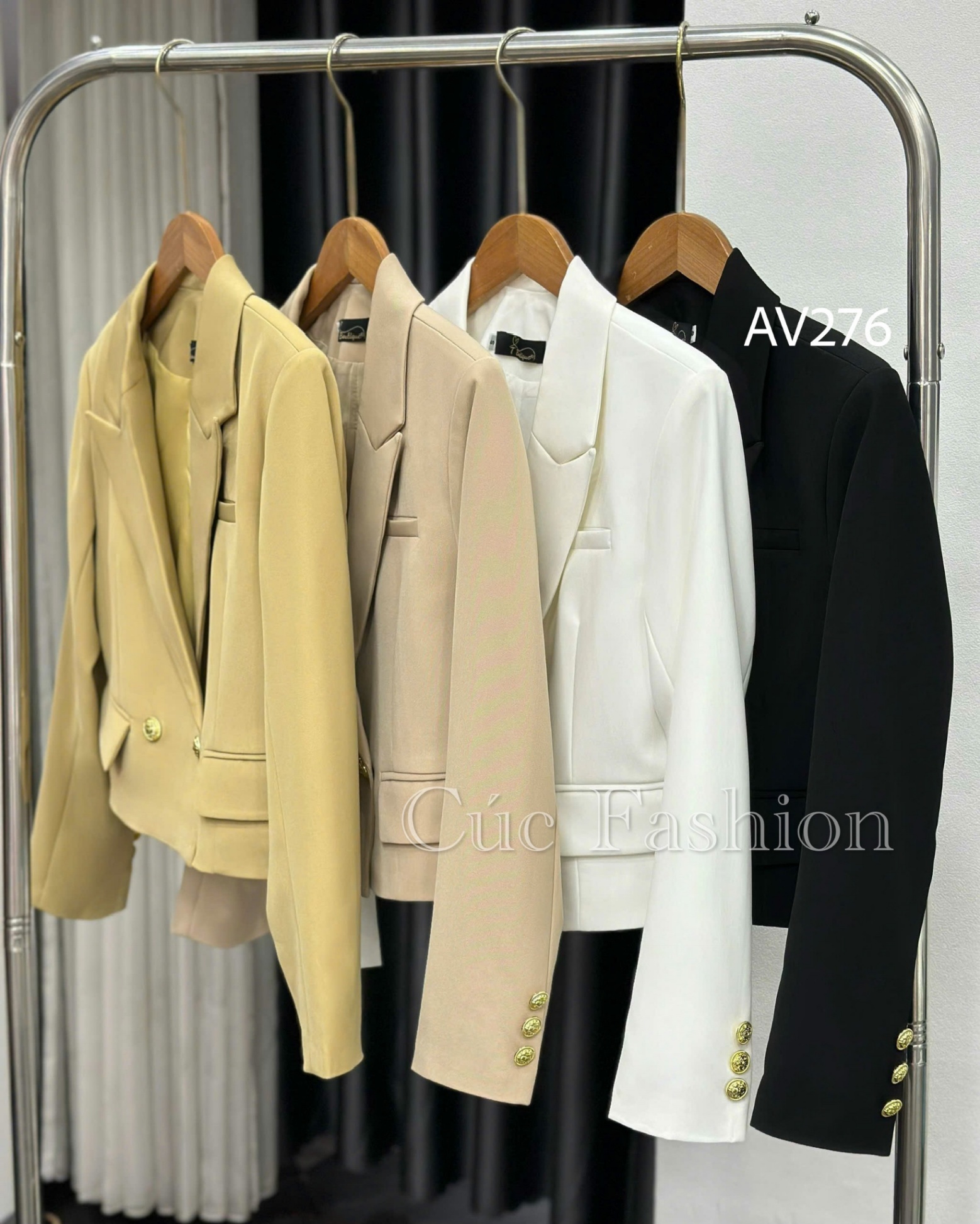 AV276 vest lỡ cổ vếch cúc vàng