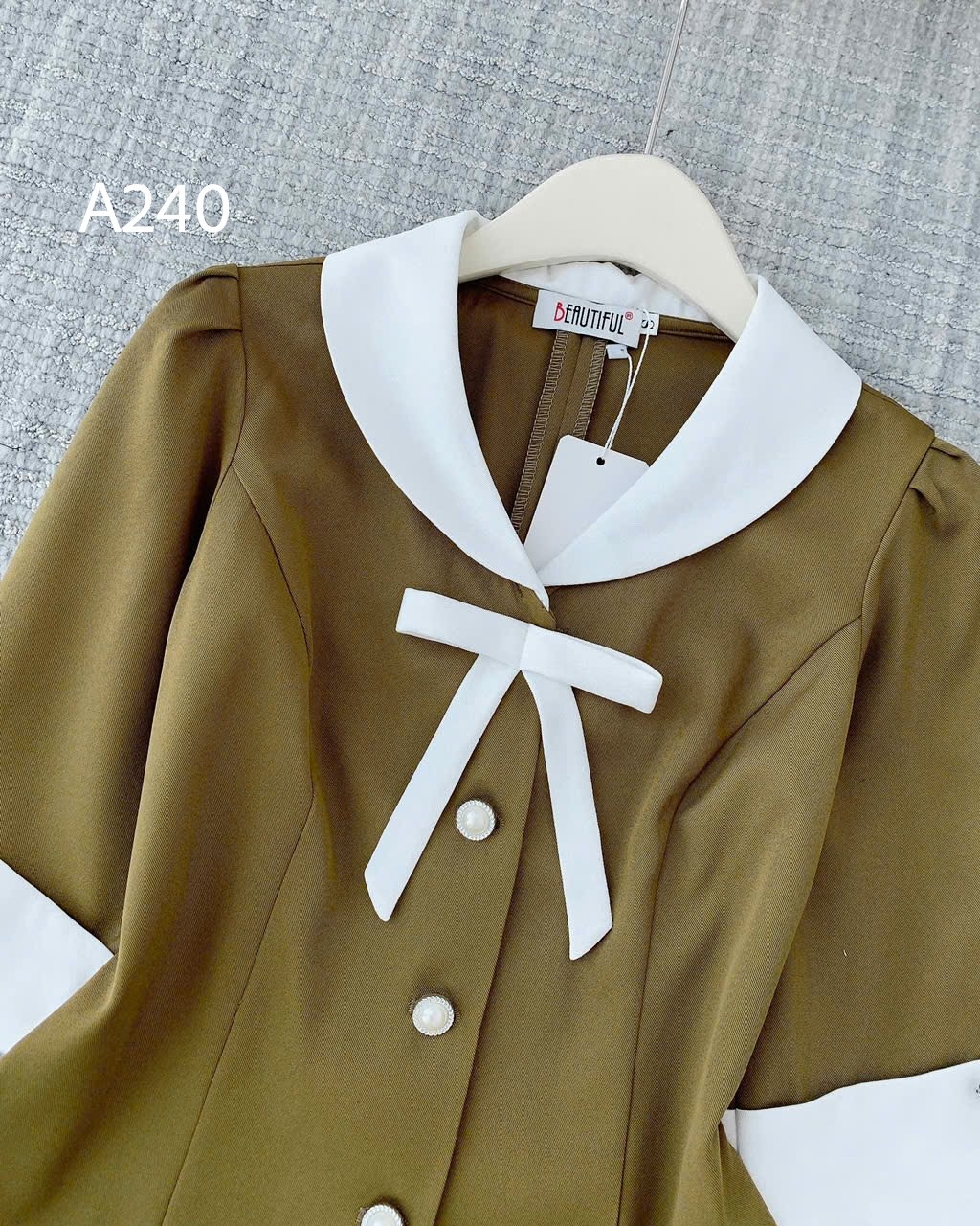 A240 Áo peplum cổ nơ trắng