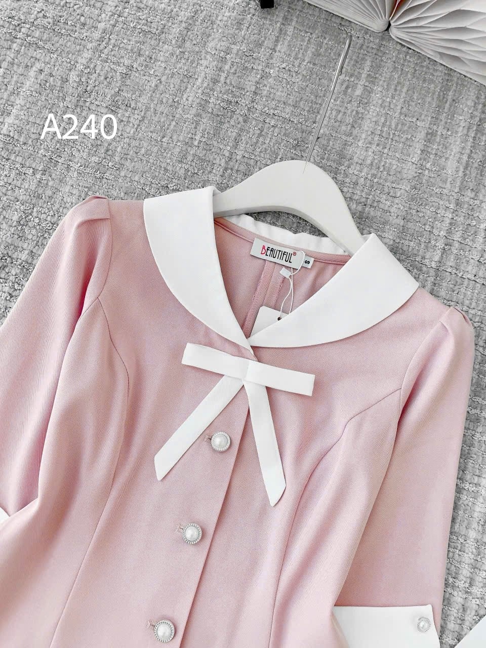 A240 Áo peplum cổ nơ trắng