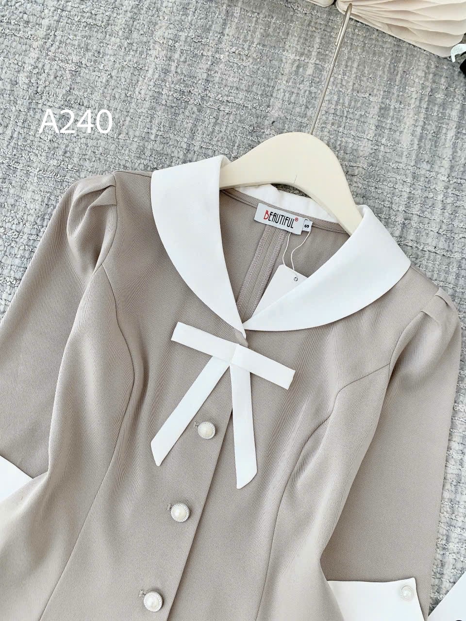 A240 Áo peplum cổ nơ trắng