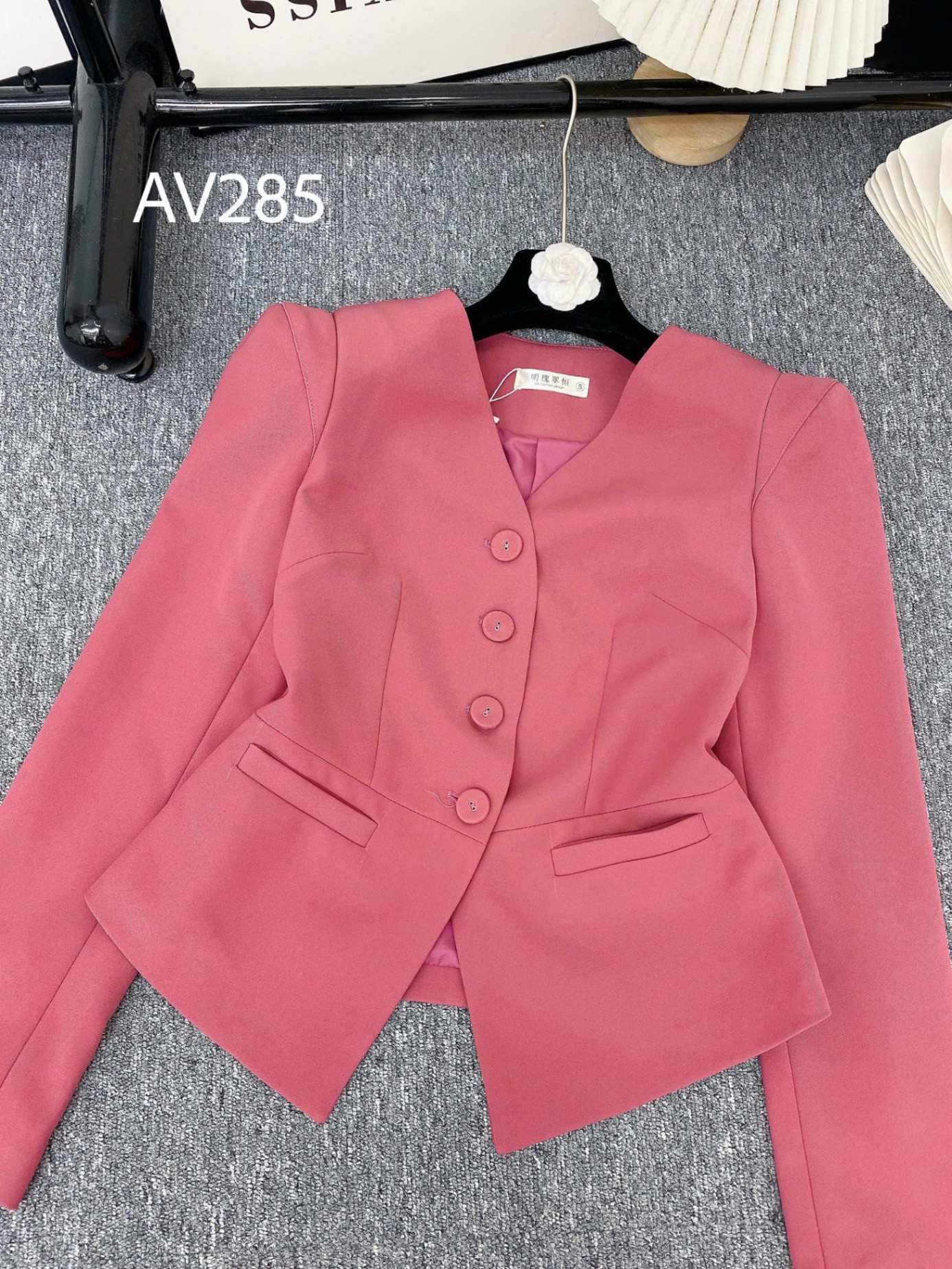 AV285 Áo vest vạt nhọn túi cơi