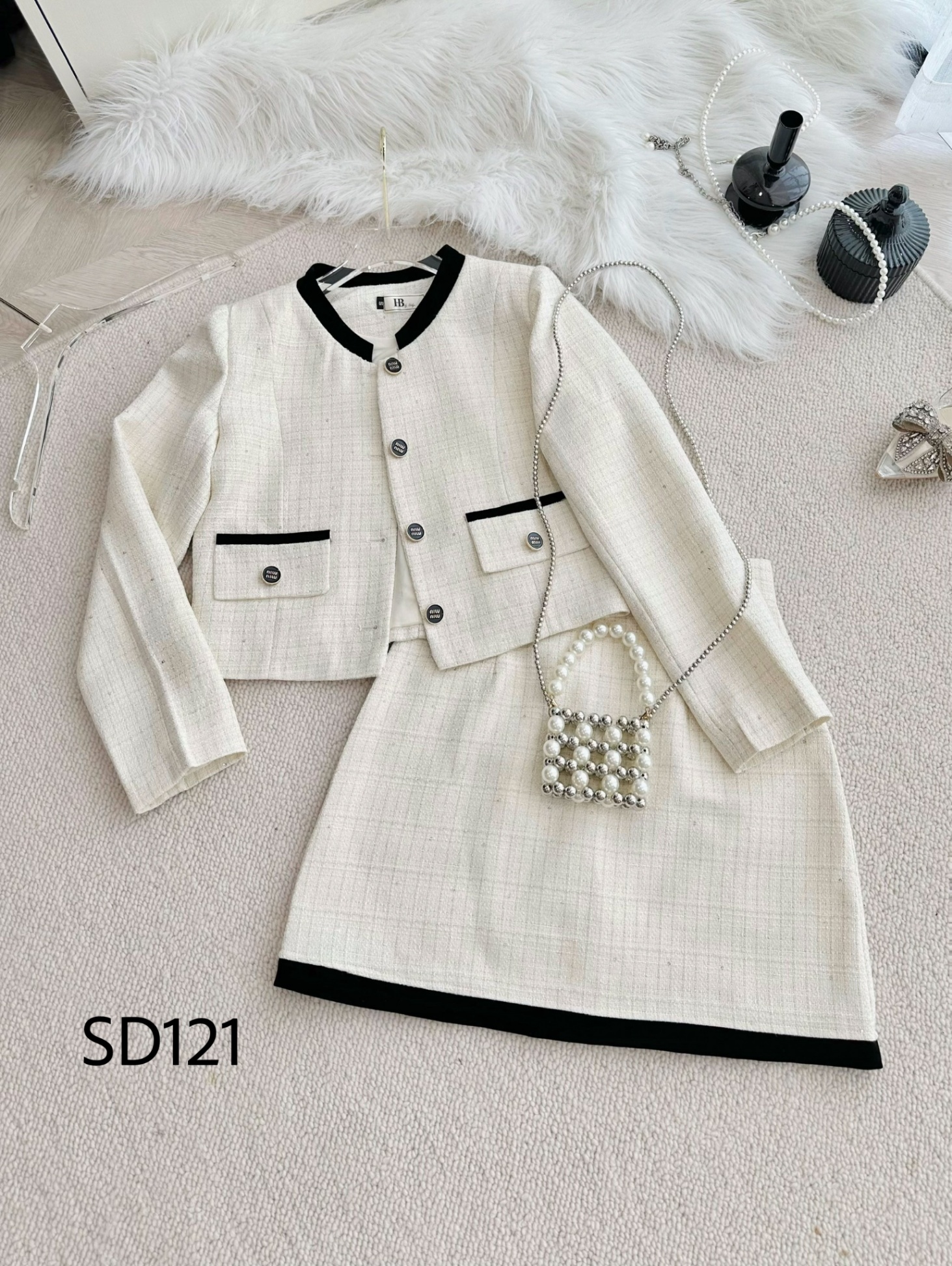 SD121 set dạ váy A ngắn viền đen