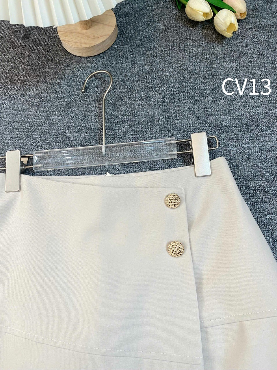 CV13 Chân váy vạt lệch 2 cúc vàng