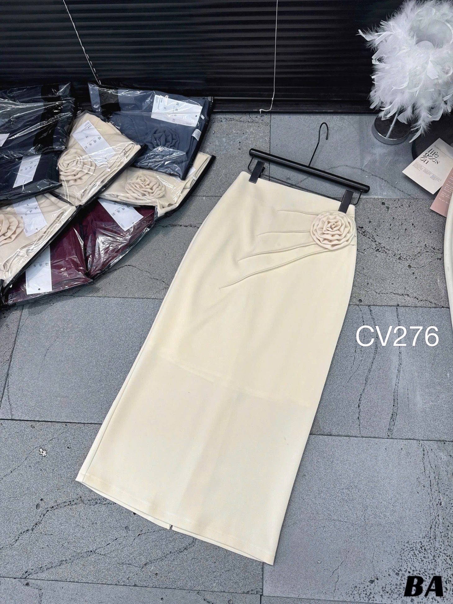 CV276 CV ôm dài tag hoa lệch
