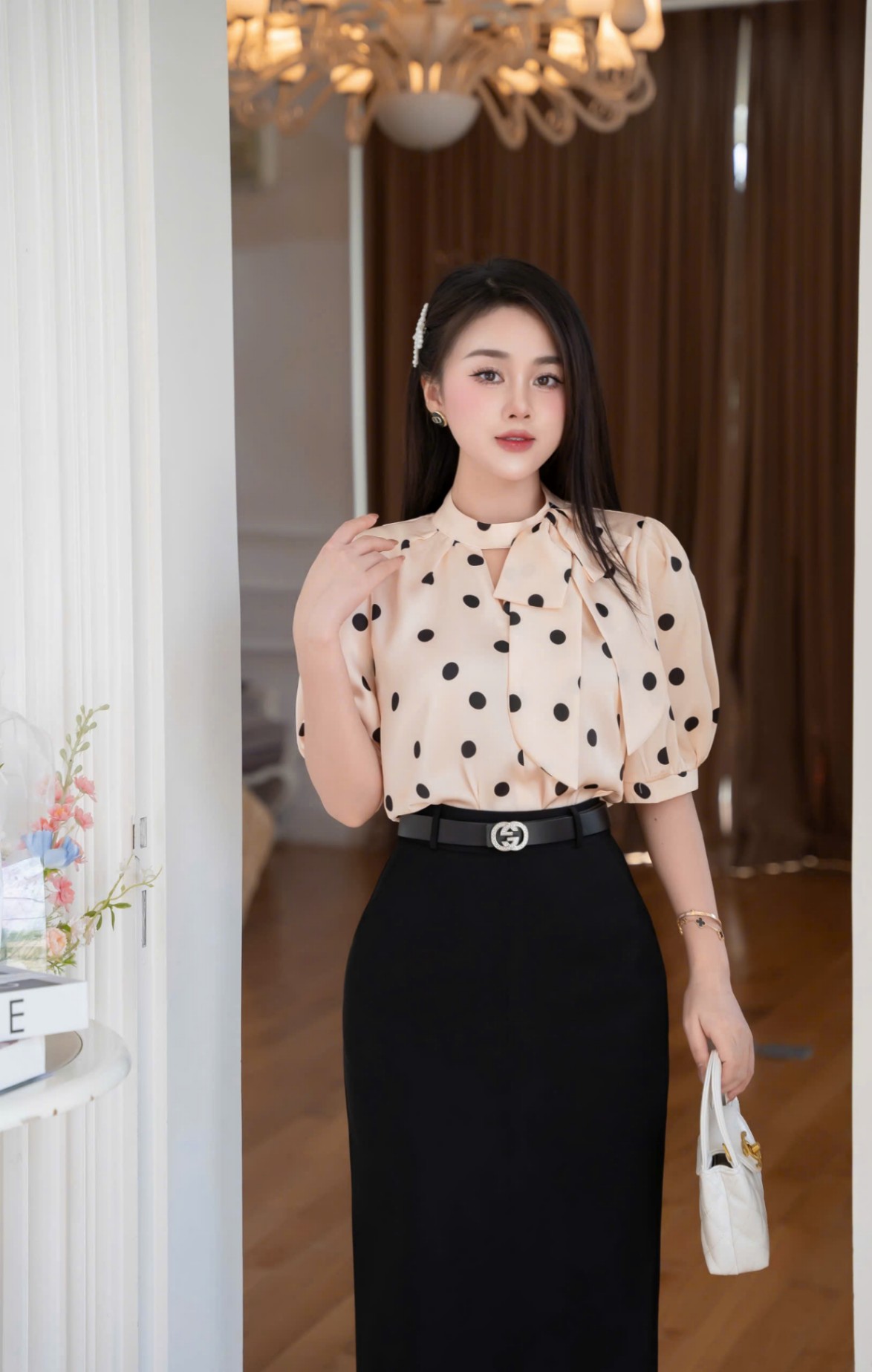 A128 Áo chấm bi tay cộc nơ lệch
