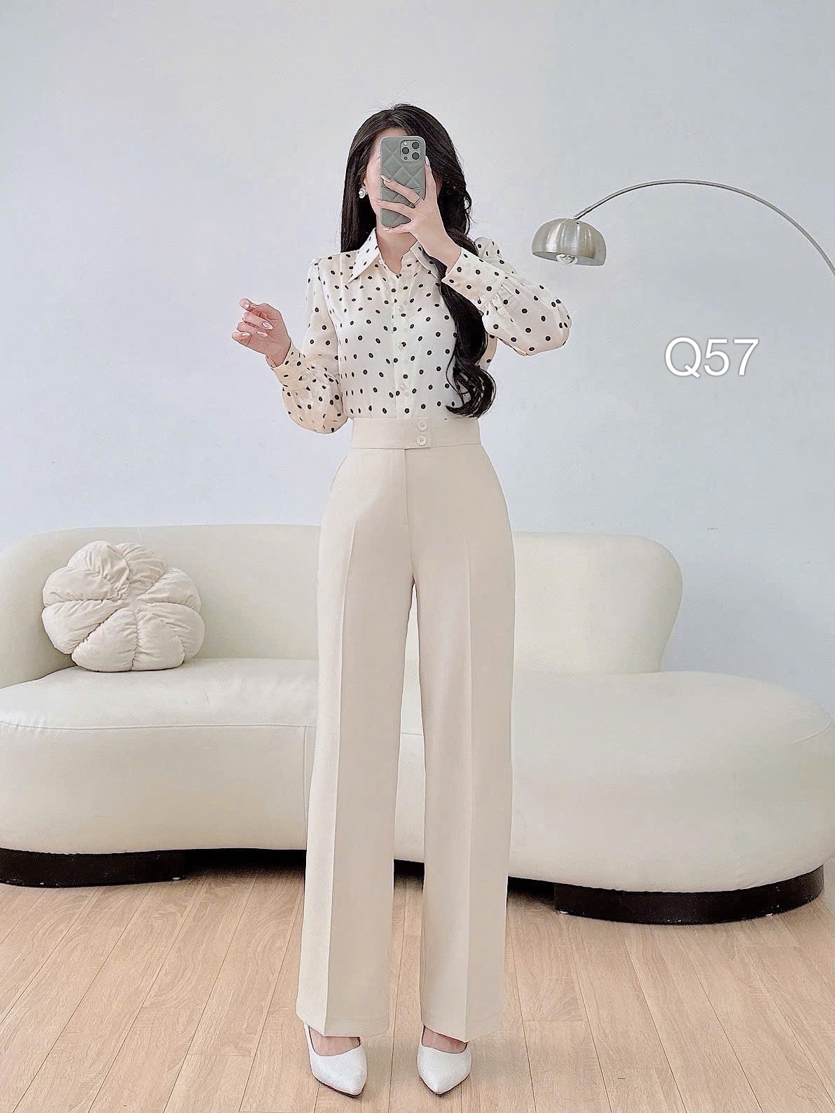 A52 áo chấm bi cổ đức