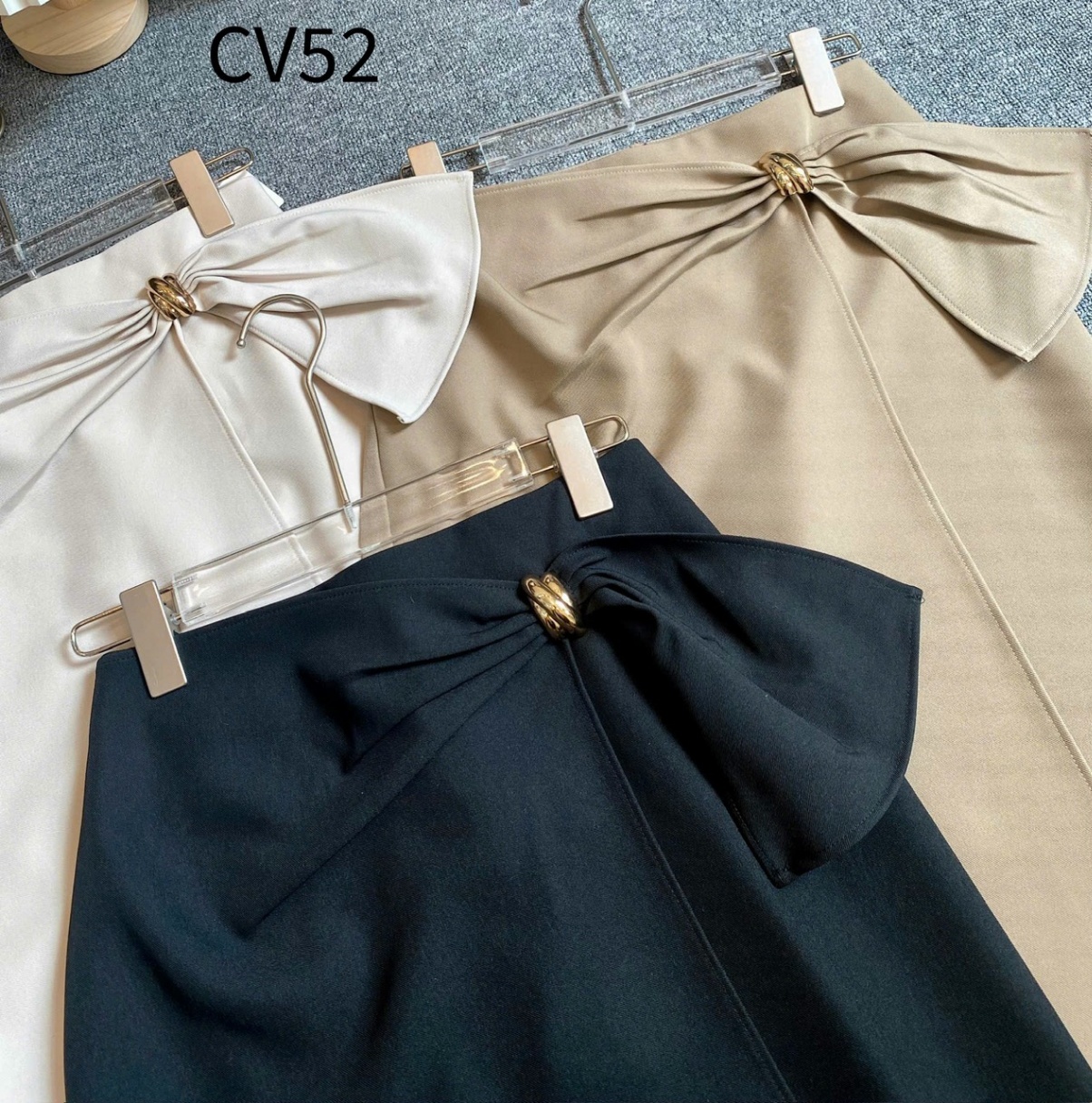 CV52 Chân váy xẻ trước nơ lệch