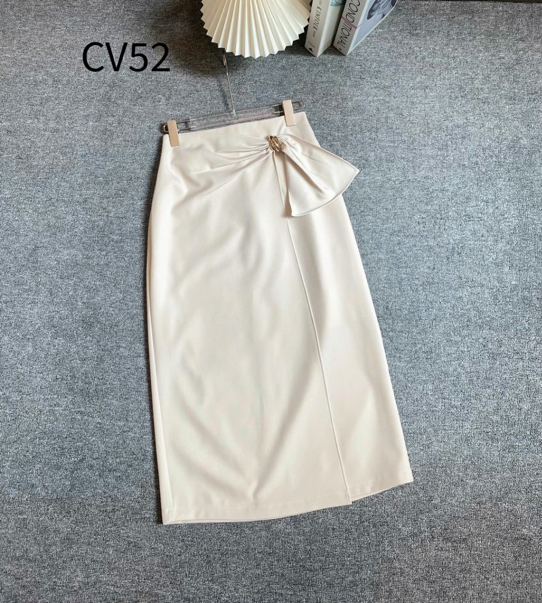 CV52 Chân váy xẻ trước nơ lệch