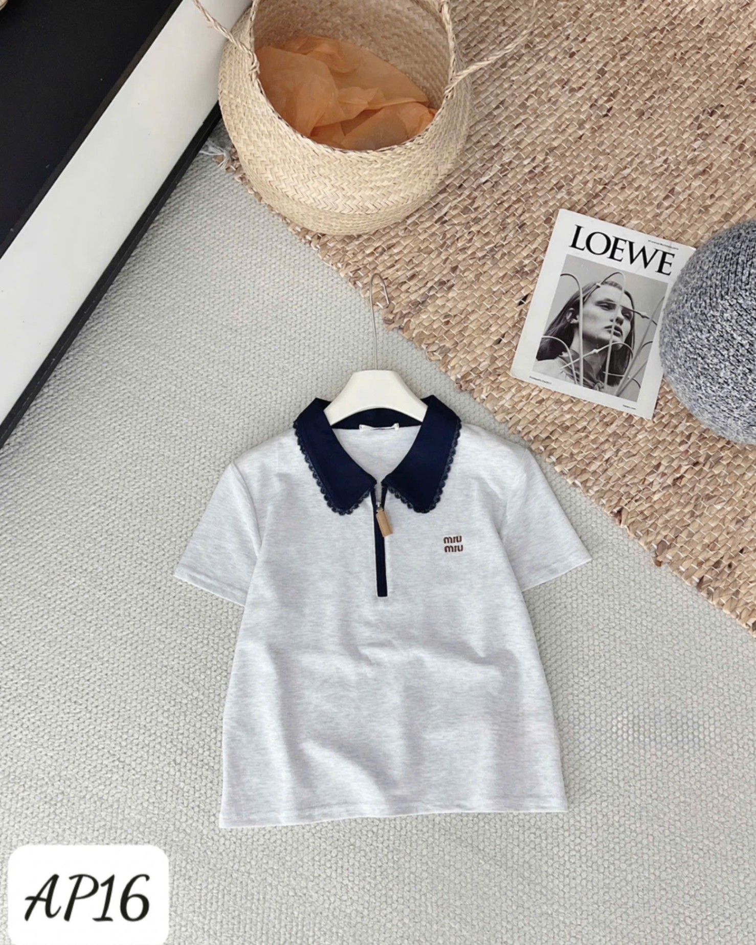 AP17 Áo phông MIUMIU cổ khóa
