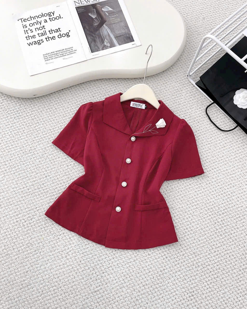 A179 Áo kí giả hoa ngực trắng