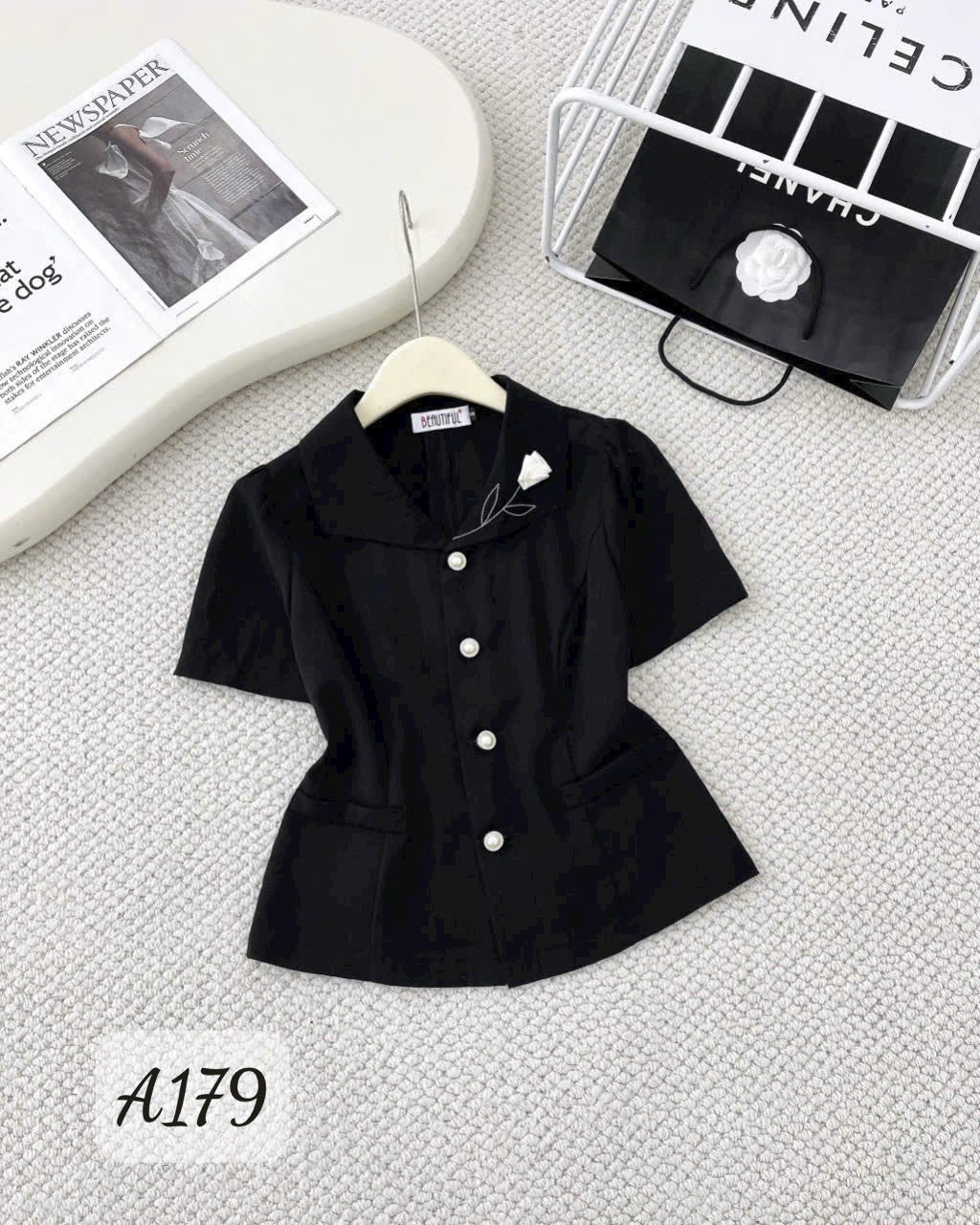 A179 Áo kí giả hoa ngực trắng