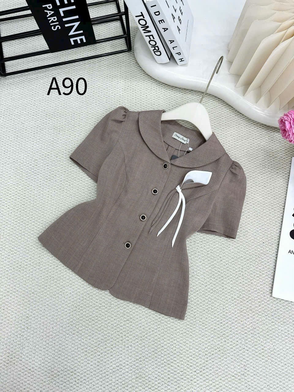 A90 Áo kí giả hoa ngực