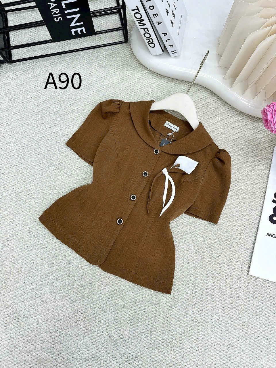 A90 Áo kí giả hoa ngực