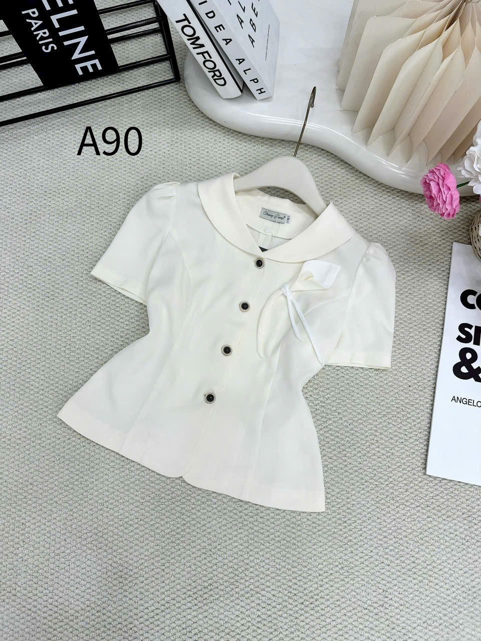 A90 Áo kí giả hoa ngực
