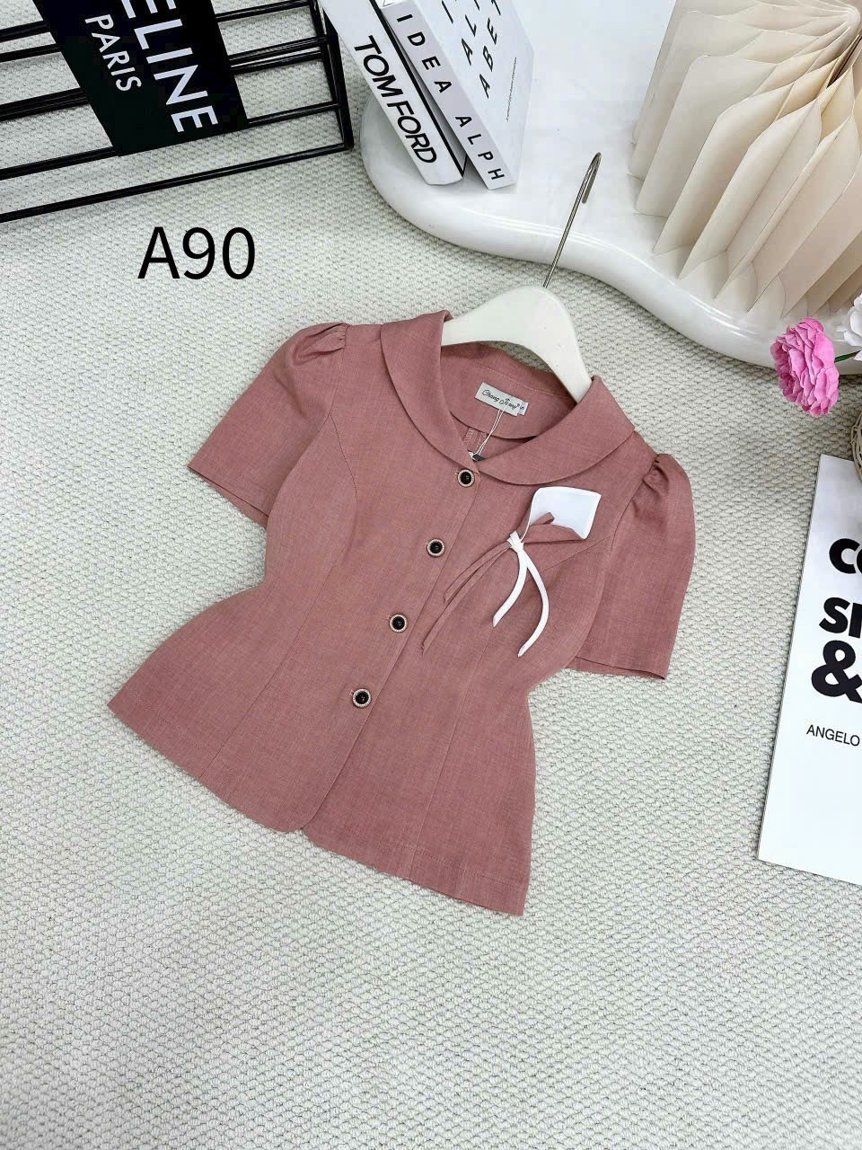 A90 Áo kí giả hoa ngực