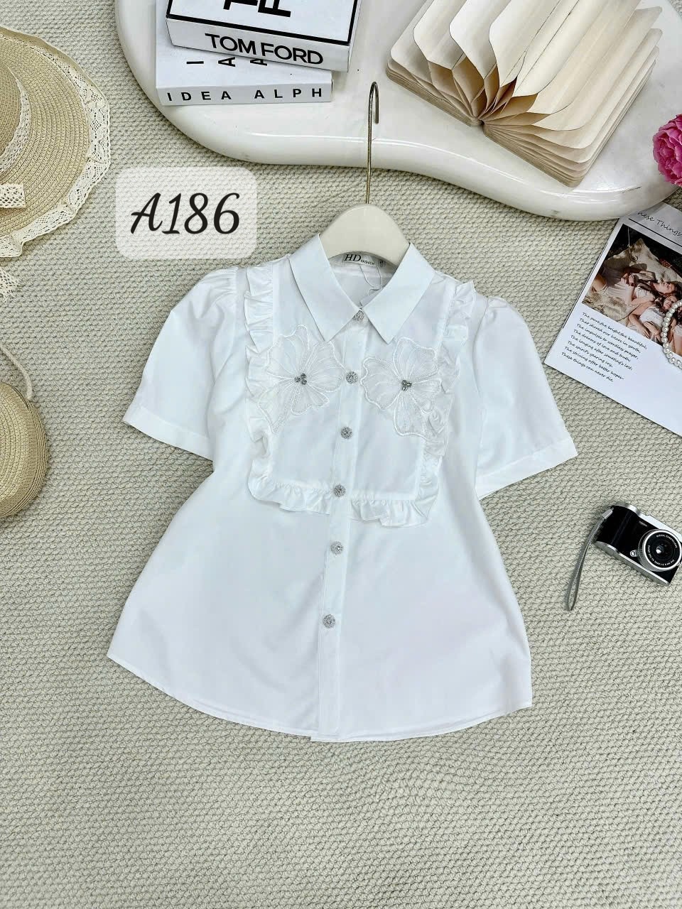 A186 Áo phối bèo đính hoa