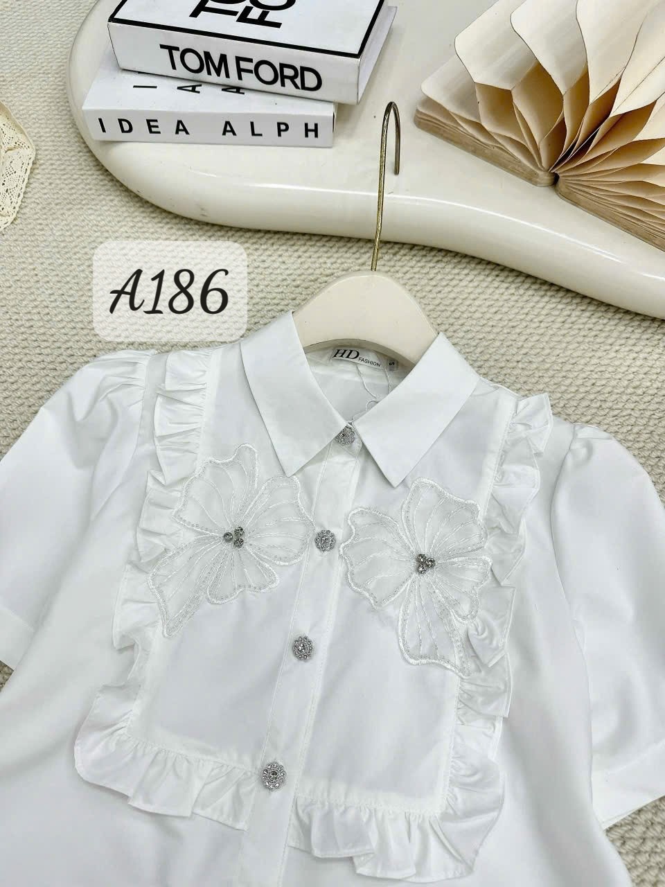 A186 Áo phối bèo đính hoa
