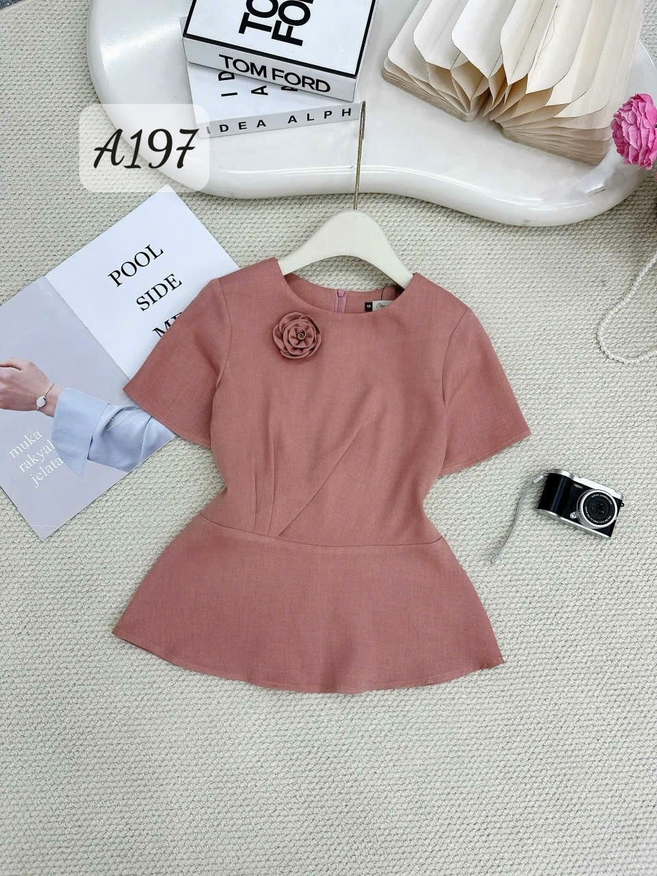 A197 Áo kí giả hoa ngực