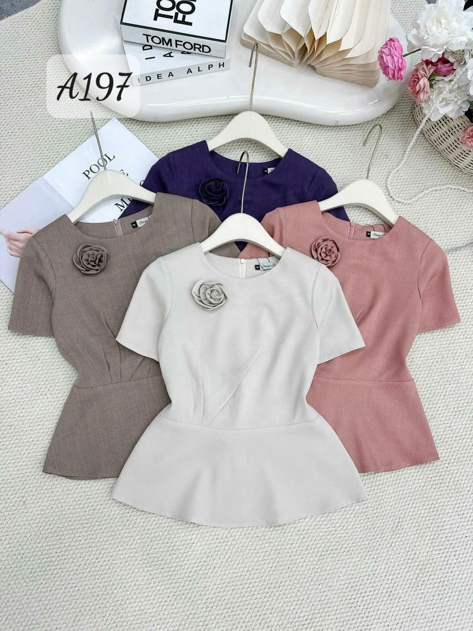A197 Áo kí giả hoa ngực