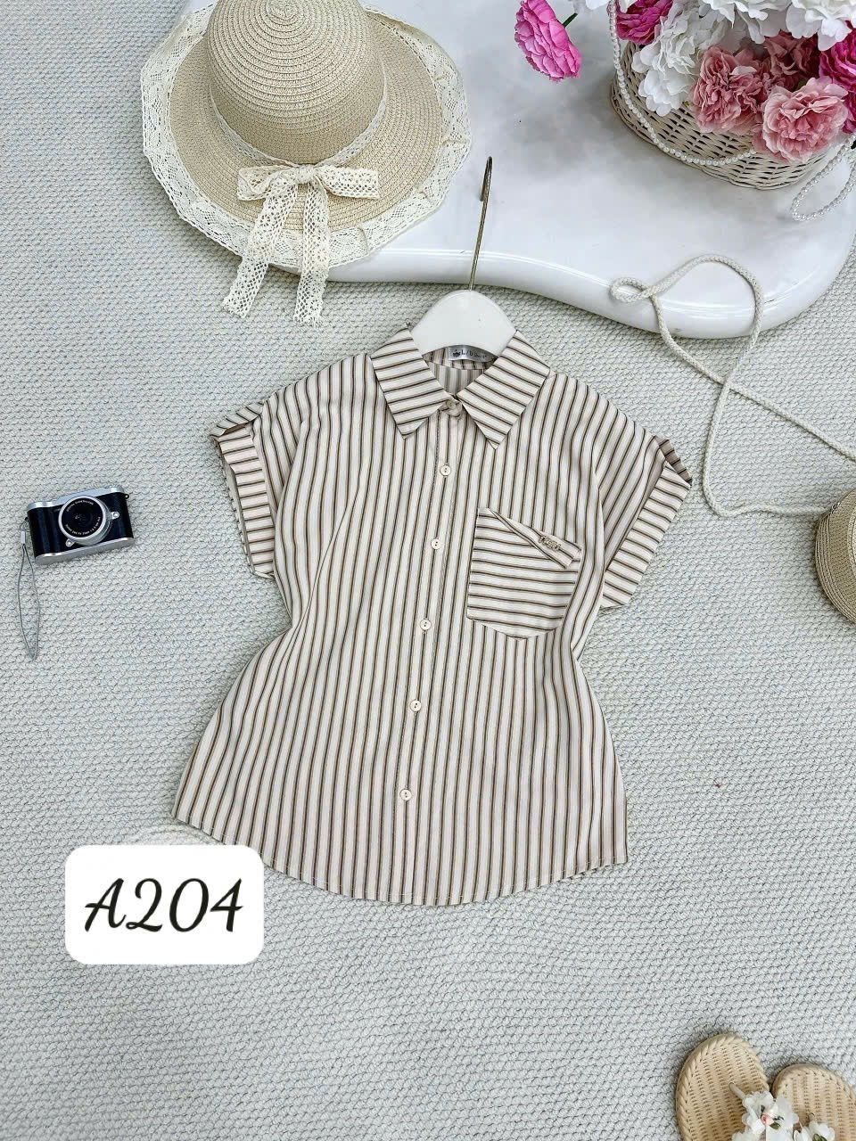 A204 Áo sơ mi kẻ túi gập MIU