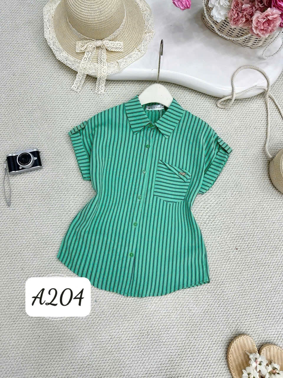A204 Áo sơ mi kẻ túi gập MIU