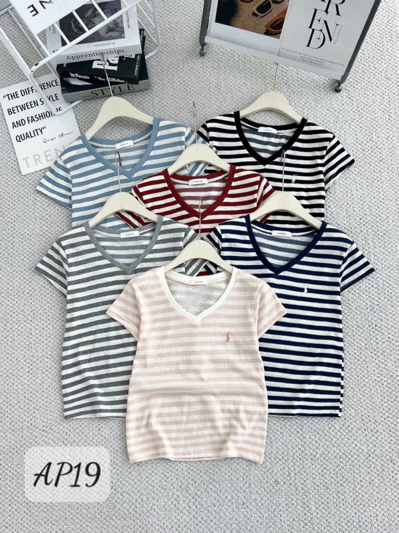 AP19 Áo phông kẻ cổ V