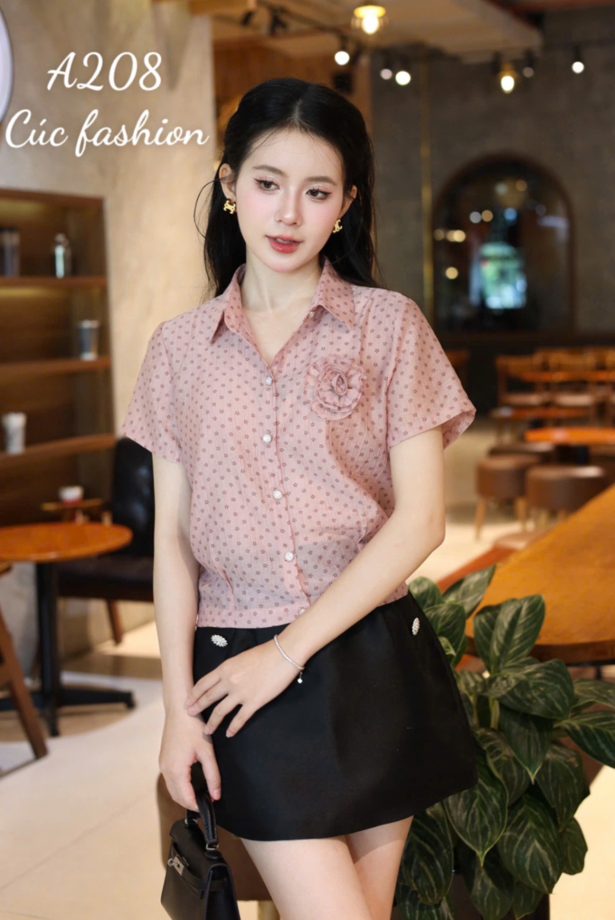 A208 Áo sơ mi chấm bi đính hoa