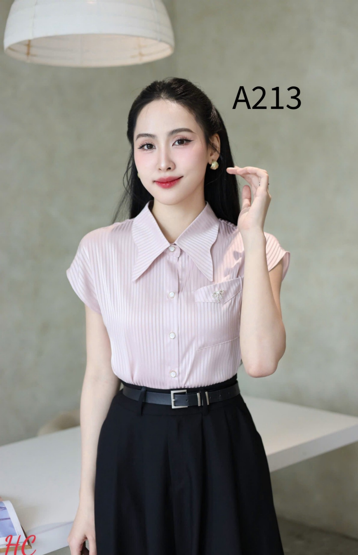 A213 Áo sơ mi cổ bướm túi ngực tag nơ