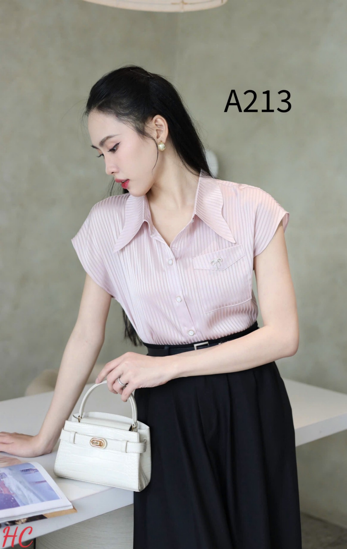 A213 Áo sơ mi cổ bướm túi ngực tag nơ
