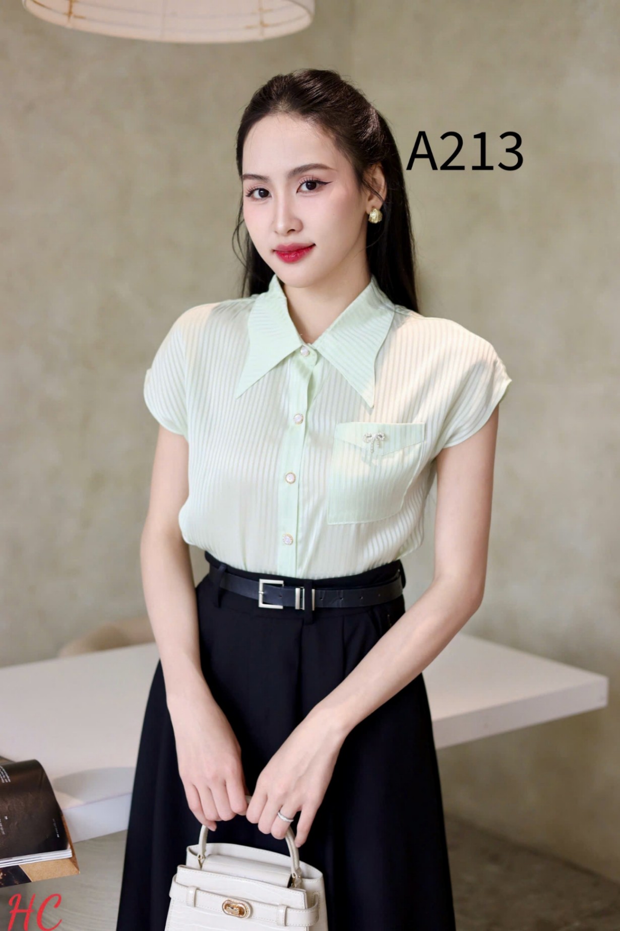 A213 Áo sơ mi cổ bướm túi ngực tag nơ