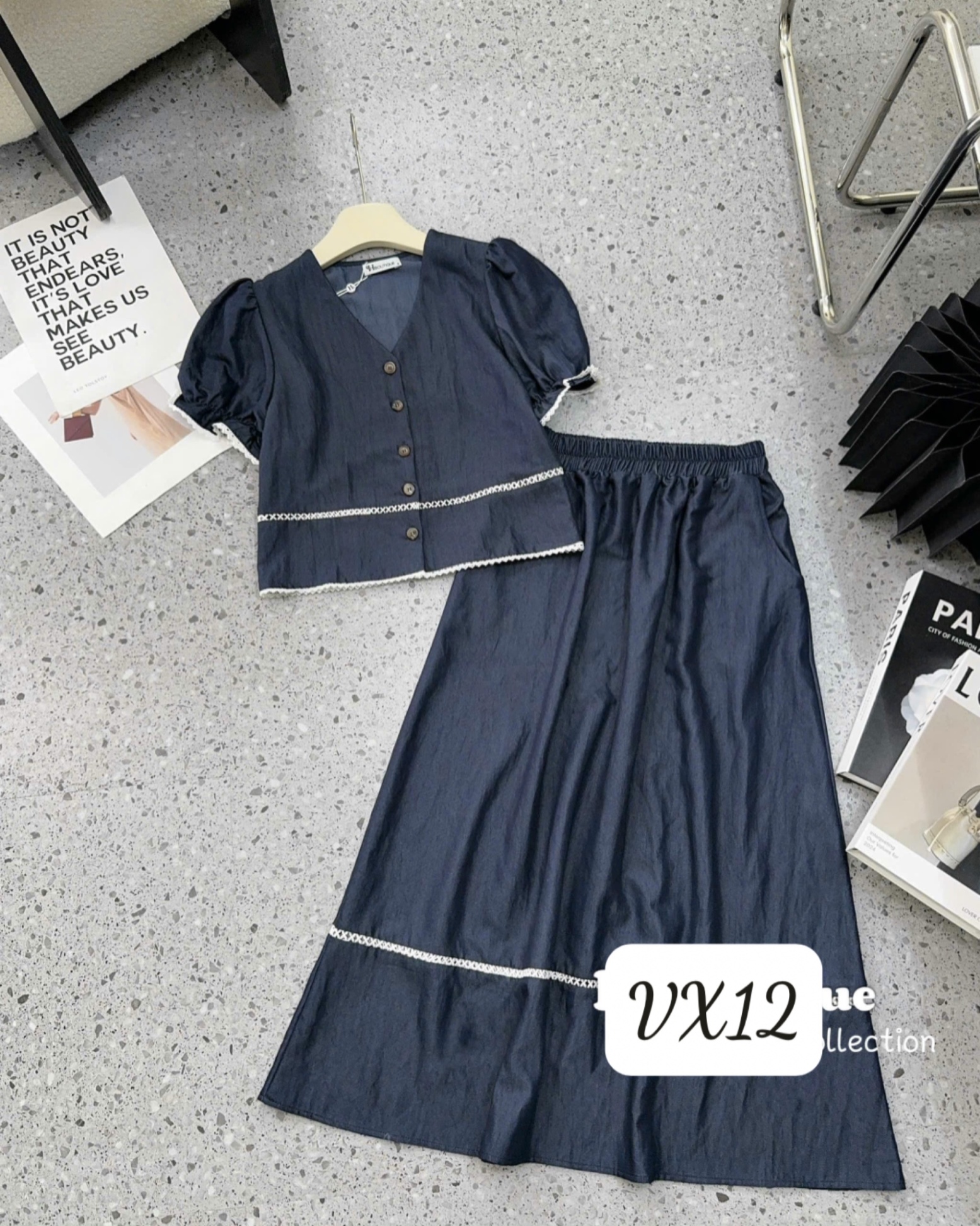 VX12 Set váy cổ V phối line trắng