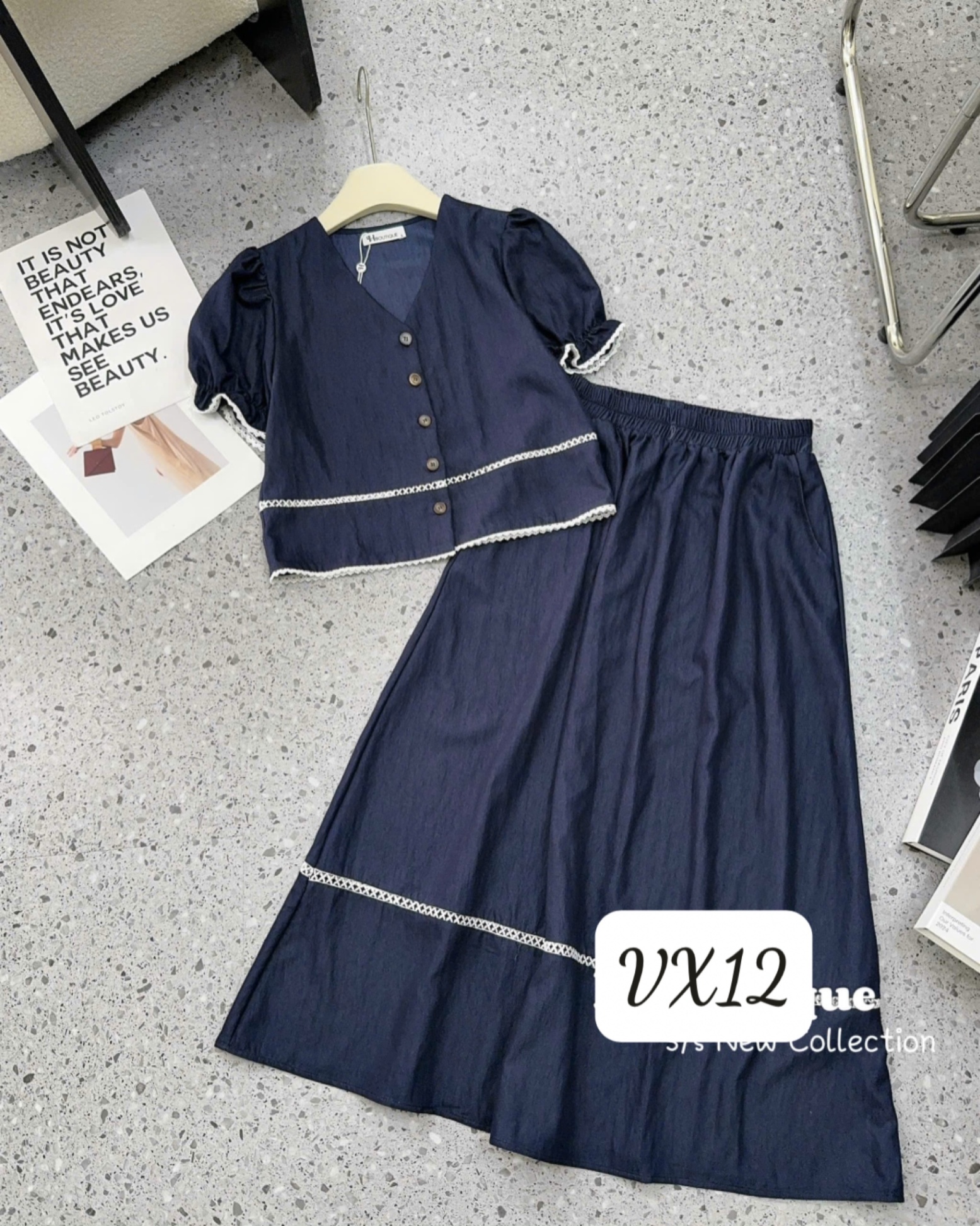 VX12 Set váy cổ V phối line trắng