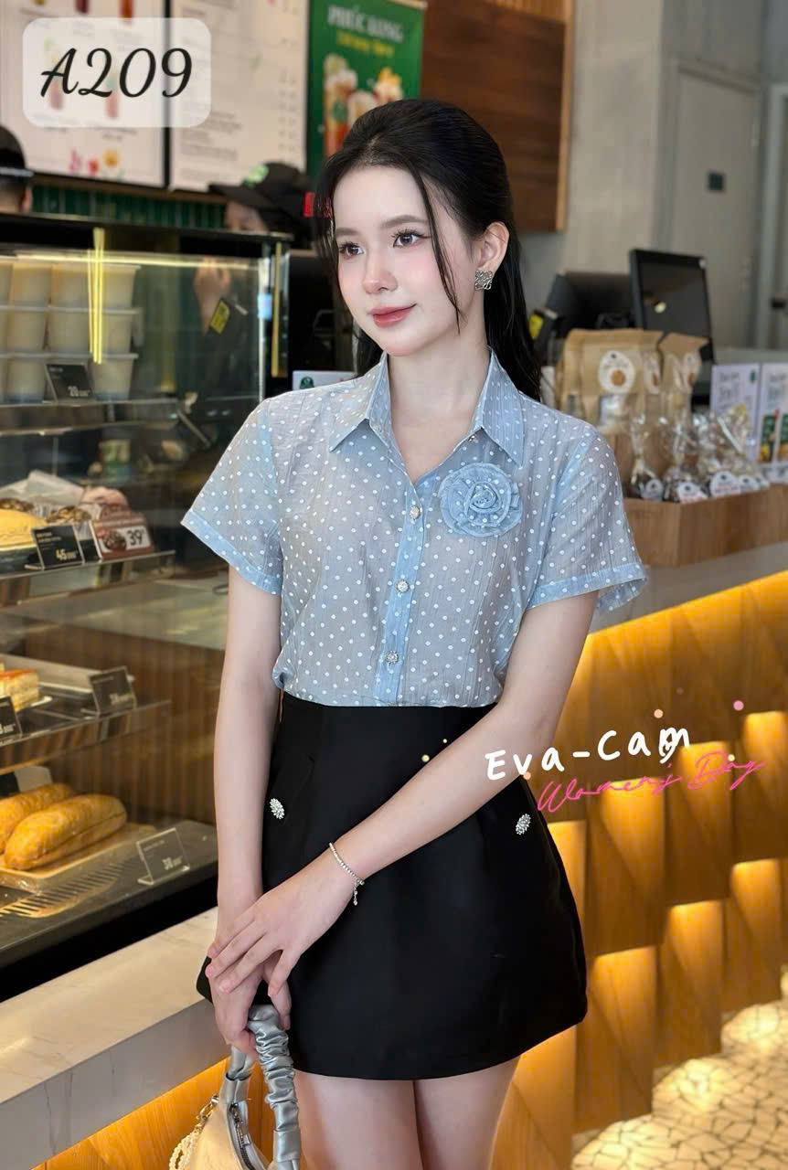 A209 Áo sơ mi chấm bi đính hoa