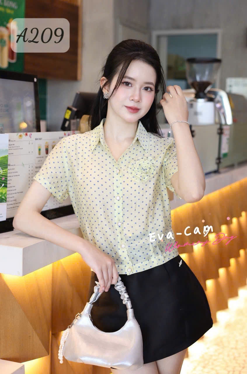 A209 Áo sơ mi chấm bi đính hoa