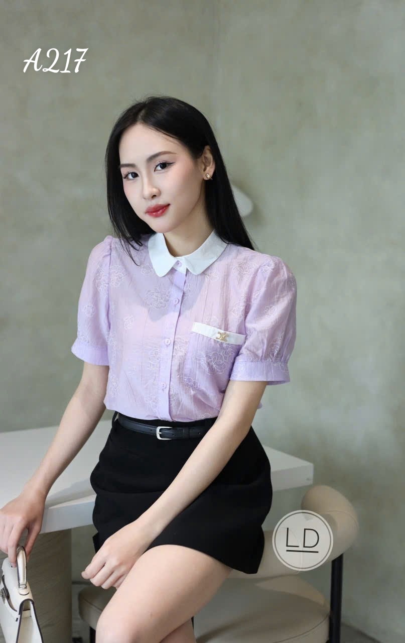 A217 Áo sơ mi in hoa cổ sen trắng