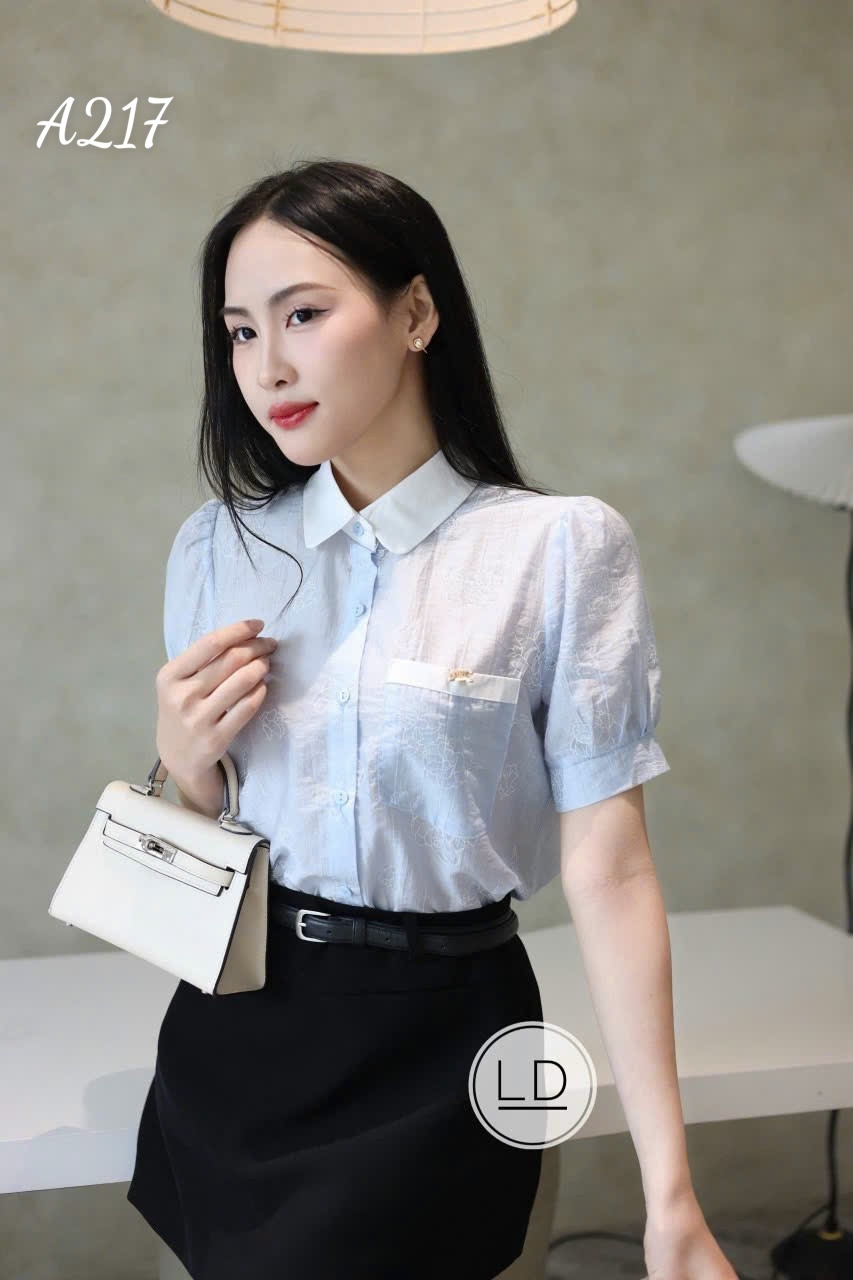 A217 Áo sơ mi in hoa cổ sen trắng