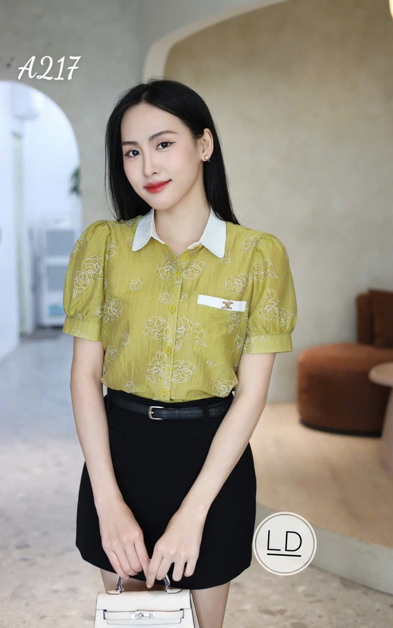 A217 Áo sơ mi in hoa cổ sen trắng